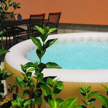 Apartment Gamma With Hydromassage Mini Pool Near Split Zrnovnica ภายนอก รูปภาพ