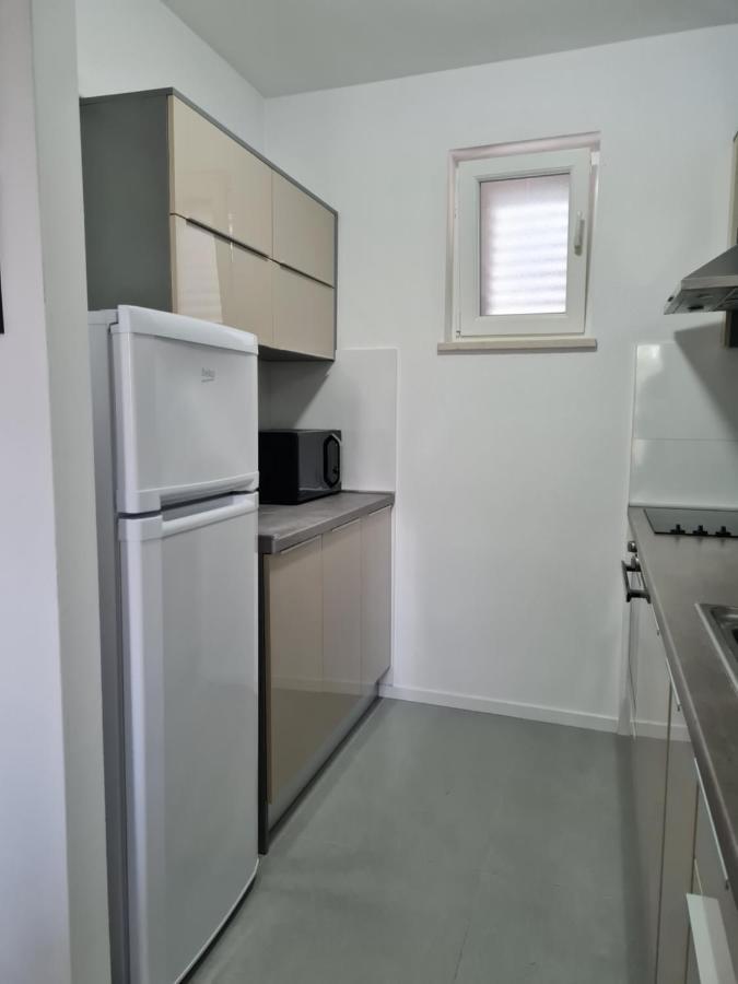 Apartment Gamma With Hydromassage Mini Pool Near Split Zrnovnica ภายนอก รูปภาพ