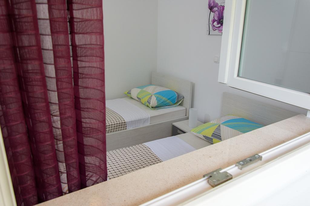 Apartment Gamma With Hydromassage Mini Pool Near Split Zrnovnica ภายนอก รูปภาพ
