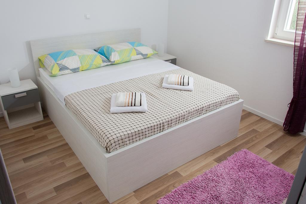 Apartment Gamma With Hydromassage Mini Pool Near Split Zrnovnica ภายนอก รูปภาพ