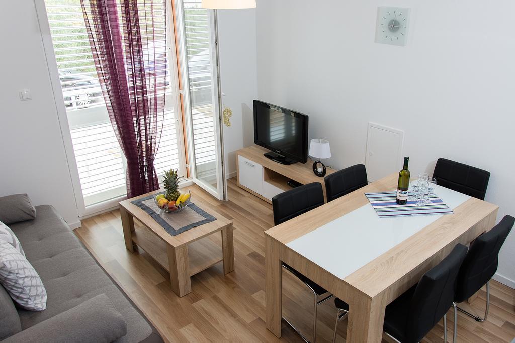 Apartment Gamma With Hydromassage Mini Pool Near Split Zrnovnica ภายนอก รูปภาพ