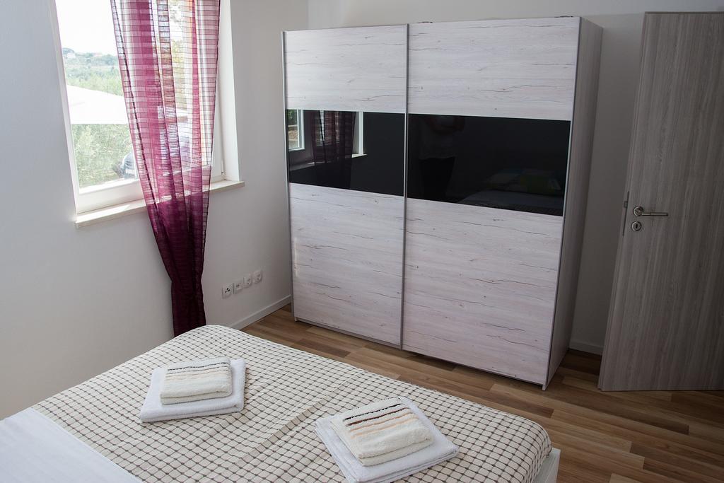 Apartment Gamma With Hydromassage Mini Pool Near Split Zrnovnica ภายนอก รูปภาพ