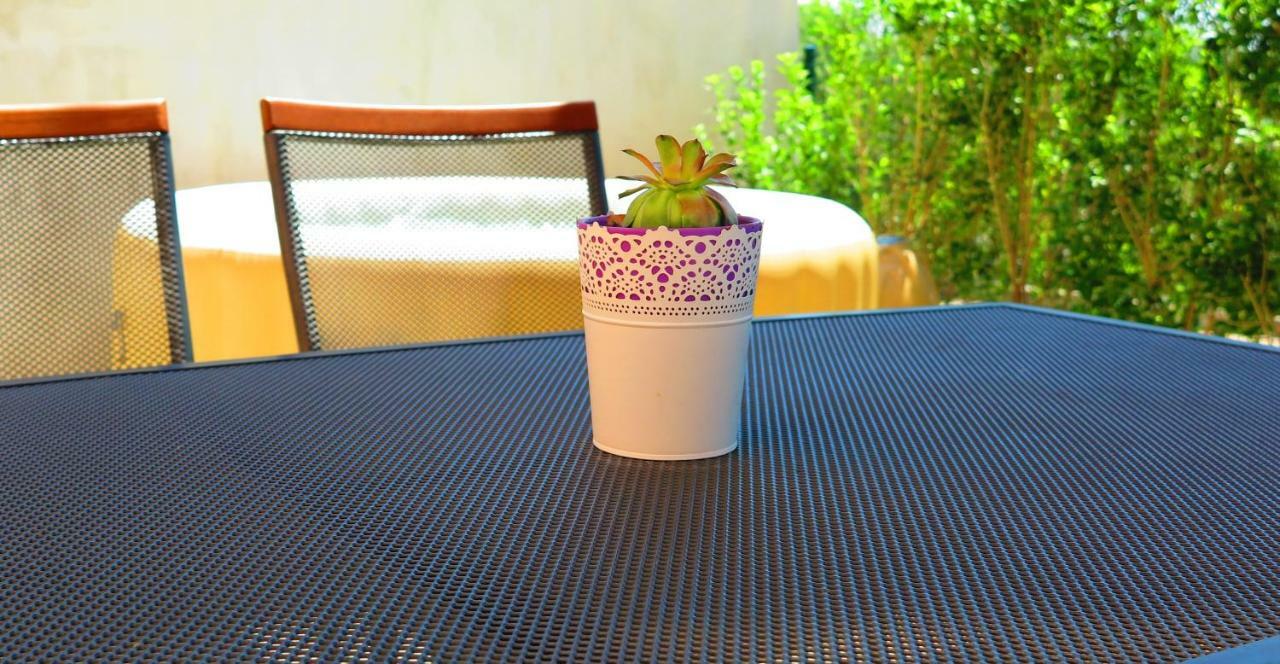 Apartment Gamma With Hydromassage Mini Pool Near Split Zrnovnica ภายนอก รูปภาพ
