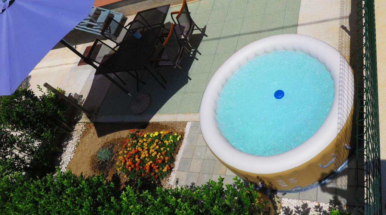 Apartment Gamma With Hydromassage Mini Pool Near Split Zrnovnica ภายนอก รูปภาพ